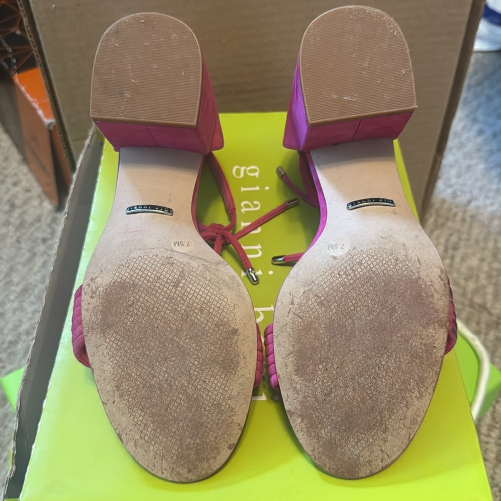 EUC Gianni Bini Suede Heels - Picture 4 of 5